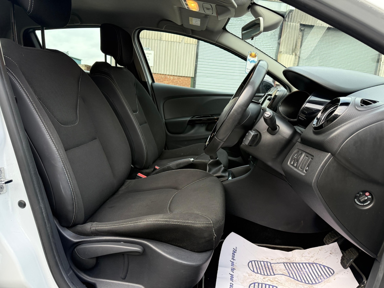 Used Renault Clio 2016 for sale - 76571304: Photo 2