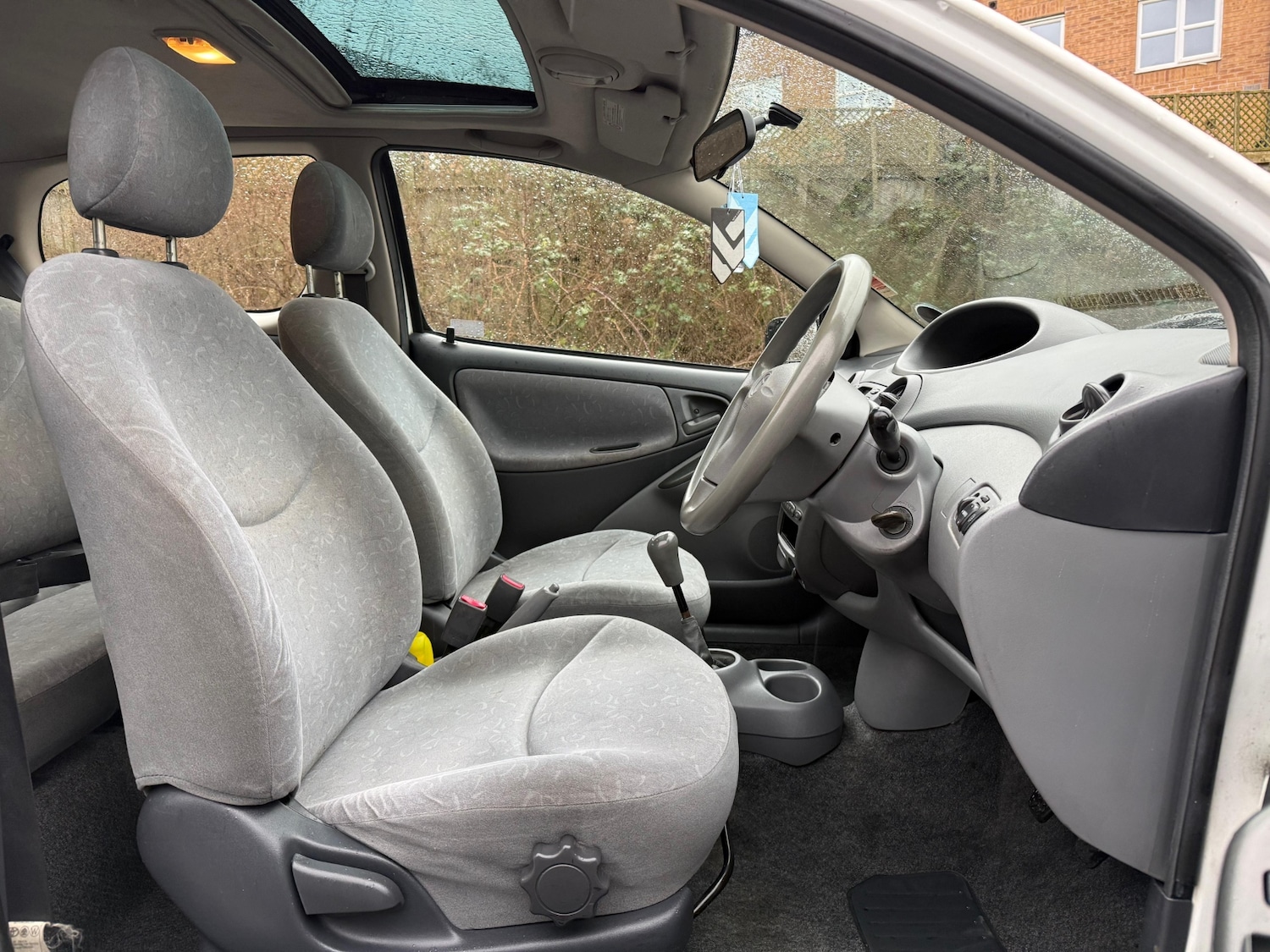 Used Toyota Yaris 2000 for sale - 77564582: Photo 2