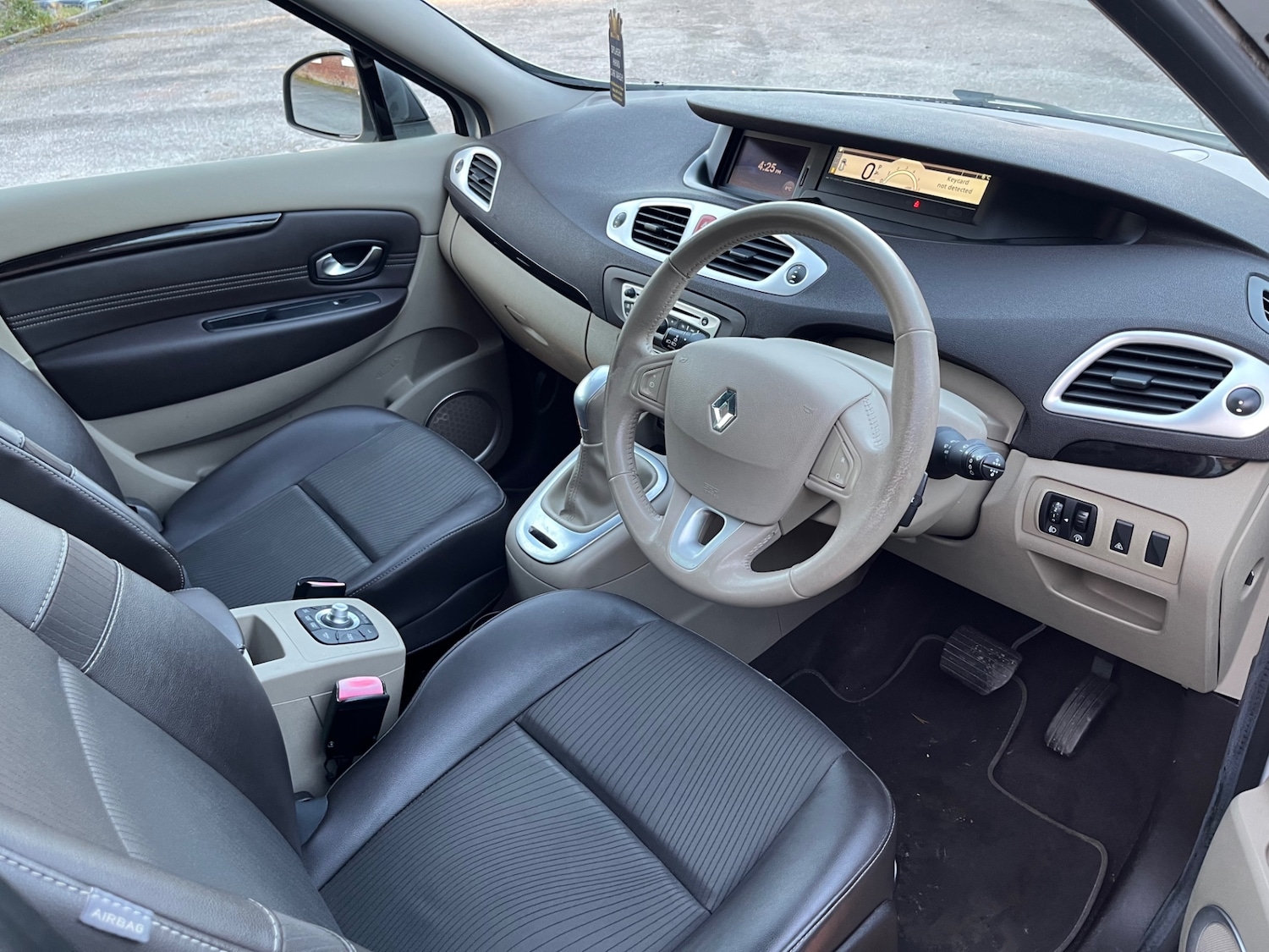 Used Renault Scenic 2010 for sale - 76610782: Photo 10