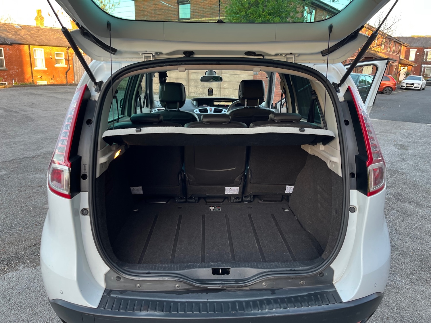 Used Renault Scenic 2010 for sale - 76610782: Photo 13