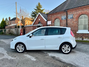 Used Renault Scenic 2010 for sale - 76610782: Photo