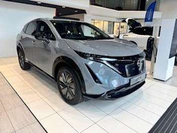 63kWh Advance Auto 5dr 7.4kW Charger