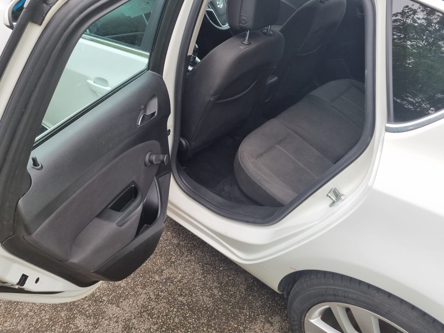 Used Vauxhall Astra 2014 for sale - 76017929: Photo 3