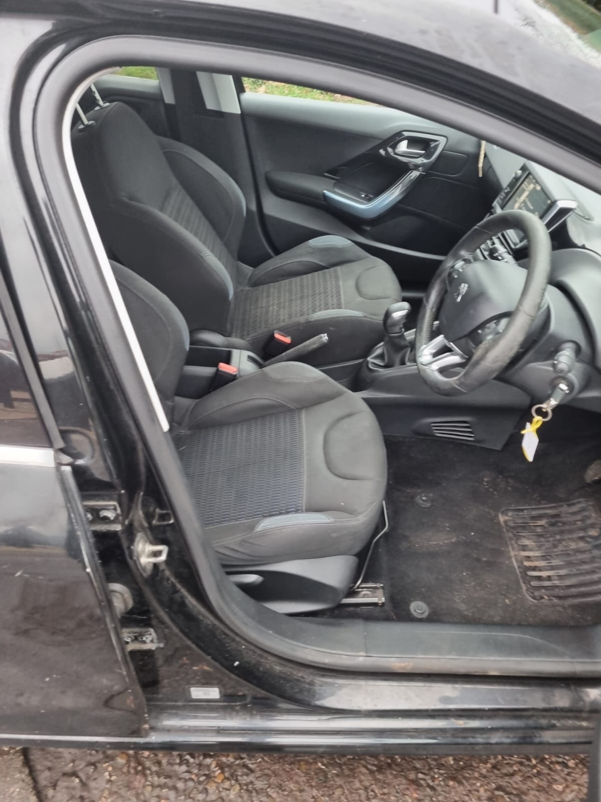 Used Peugeot 208 2012 for sale - 76947520: Photo 15