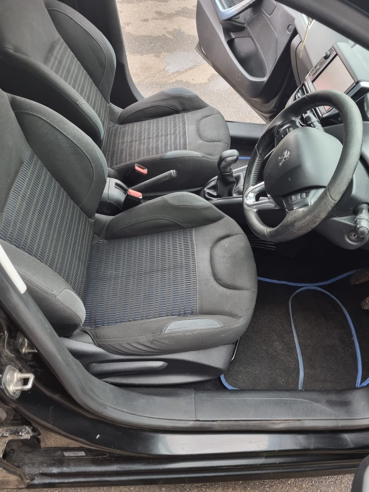 Used Peugeot 208 2012 for sale - 76947520: Photo 17