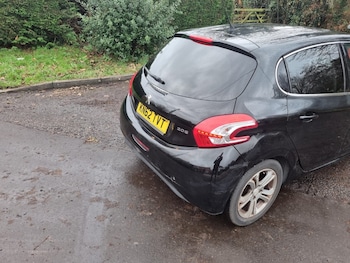 Used Peugeot 208 2012 for sale - 76947520: Photo