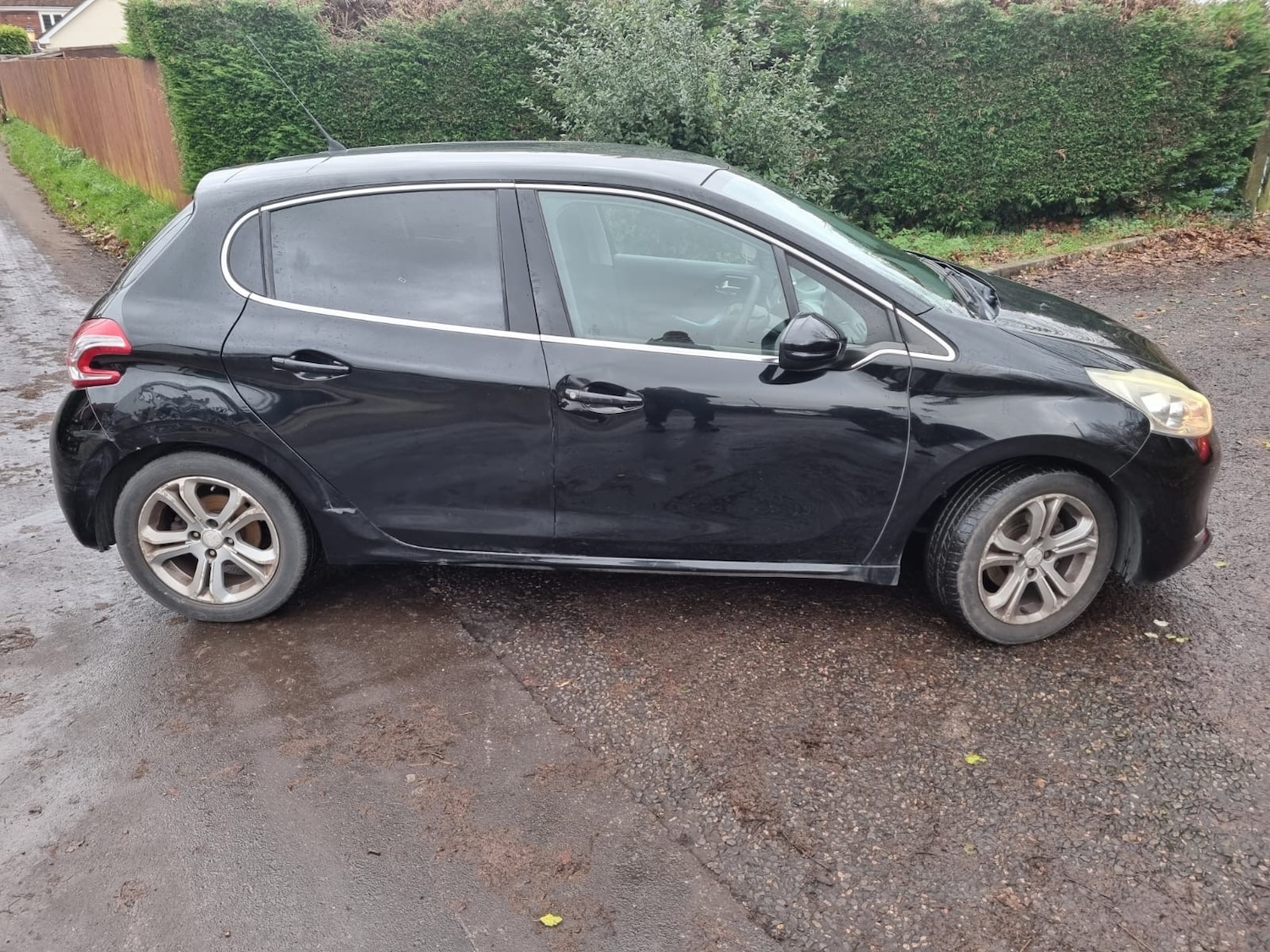 Used Peugeot 208 2012 for sale - 76947520: Photo 3