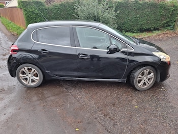 Used Peugeot 208 2012 for sale - 76947520: Photo