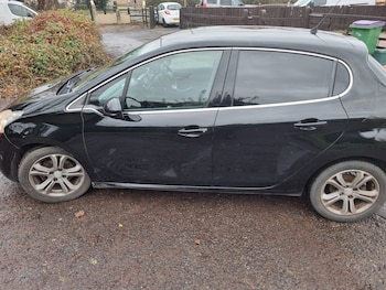 Used Peugeot 208 2012 for sale - 76947520: Photo