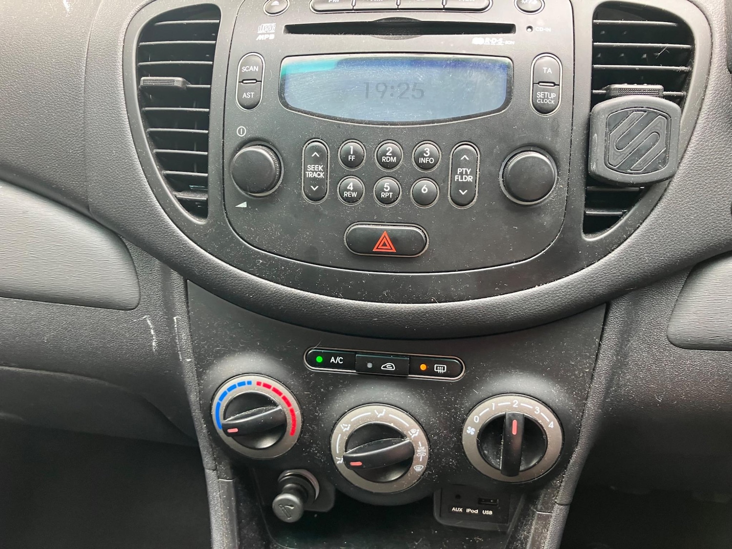 Used Hyundai i10 for sale - 76993683: Photo 26