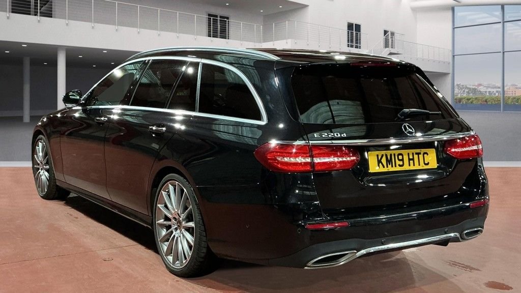 Used Mercedes-Benz E Class 2019 for sale - 76617471: Photo 3