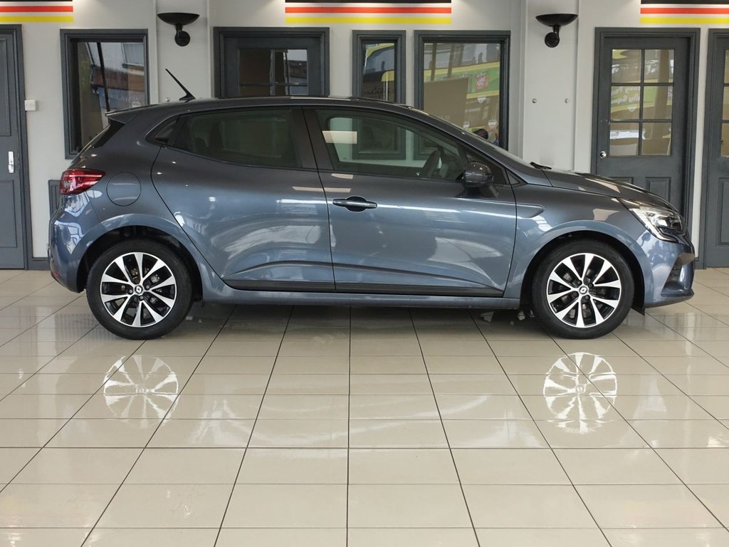 Used Renault Clio 2022 for sale - 76069122: Photo 2