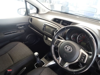 Used Toyota Yaris 2013 for sale - 76185069: Photo 3