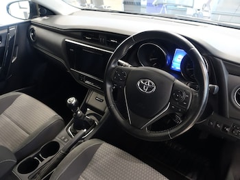 Used Toyota Auris 2018 for sale - 76210665: Photo 3