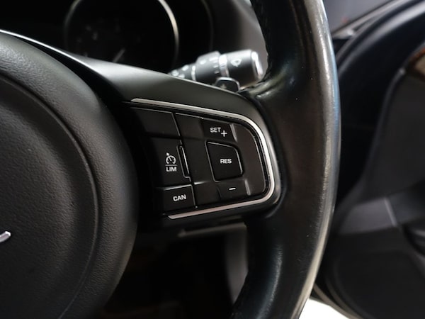 Used Jaguar XF 2017 for sale - 76256778: Photo 23