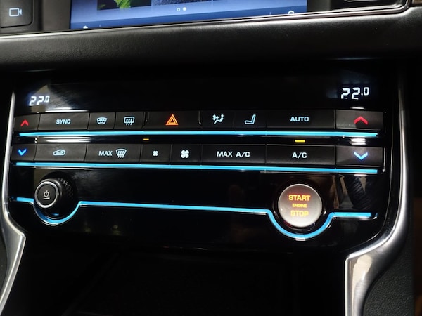 Used Jaguar XF 2017 for sale - 76256778: Photo 26
