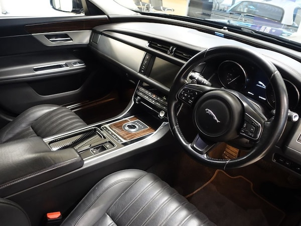 Used Jaguar XF 2017 for sale - 76256778: Photo 3