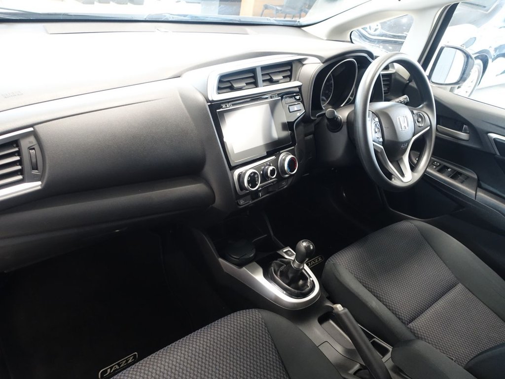Used Honda Jazz 2017 for sale - 75832329: Photo 13