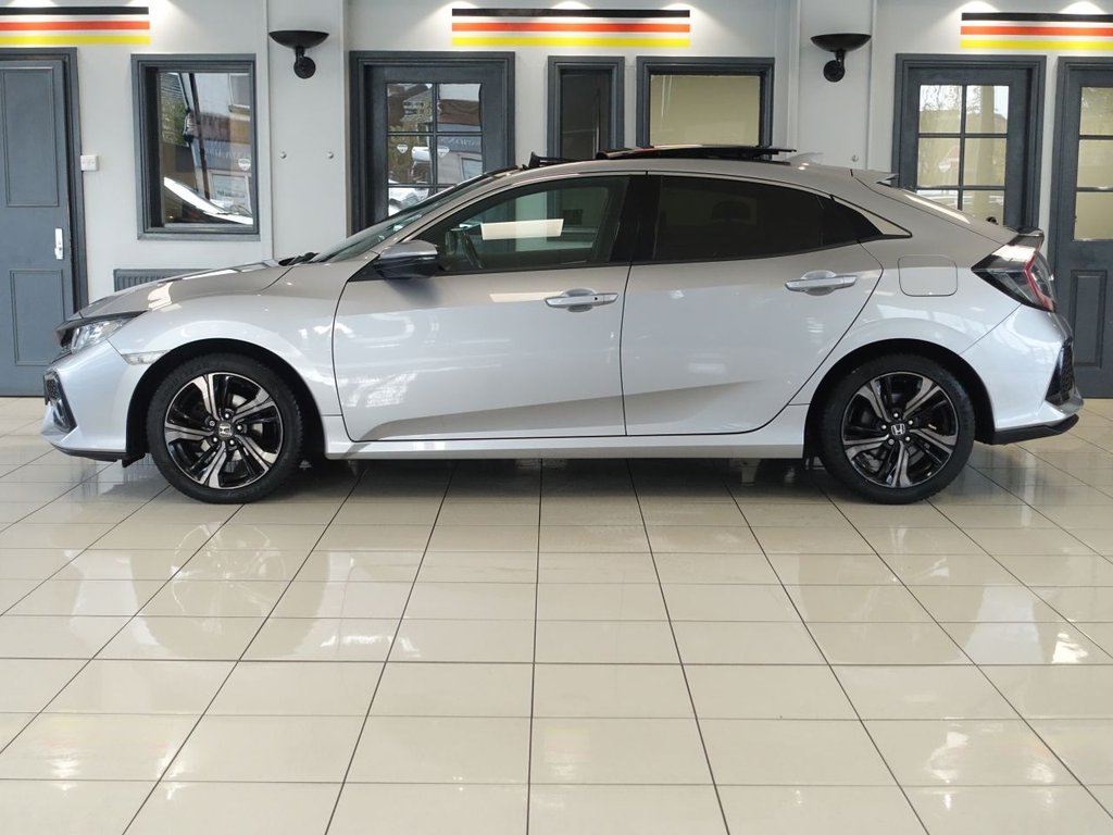 Used Honda Civic 2018 for sale - 76162990: Photo 10