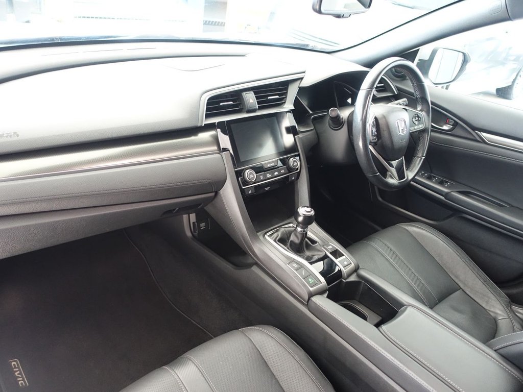 Used Honda Civic 2018 for sale - 76162990: Photo 14