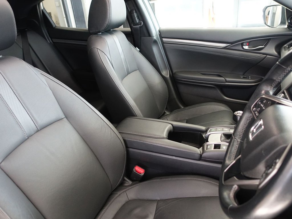 Used Honda Civic 2018 for sale - 76162990: Photo 16