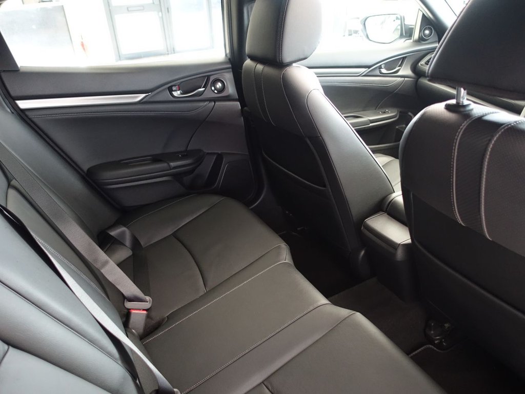 Used Honda Civic 2018 for sale - 76162990: Photo 18