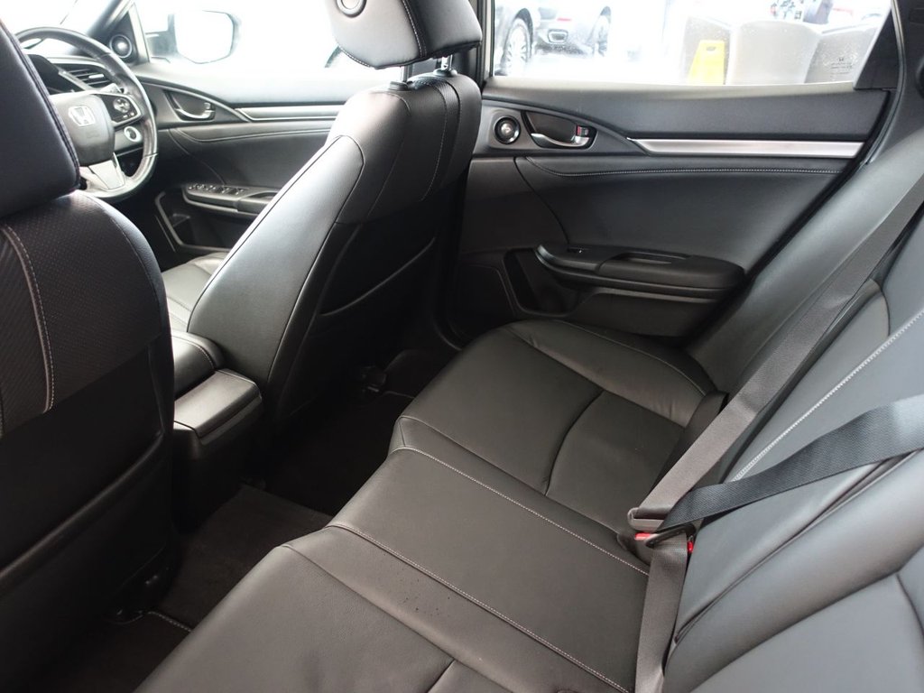 Used Honda Civic 2018 for sale - 76162990: Photo 19