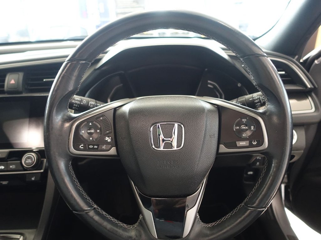 Used Honda Civic 2018 for sale - 76162990: Photo 22