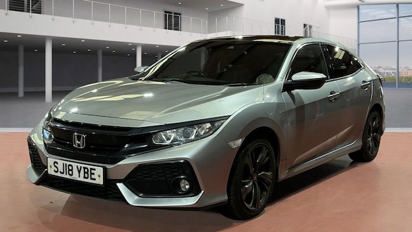 Used Honda Civic 2018 for sale - 76162990: Photo 2