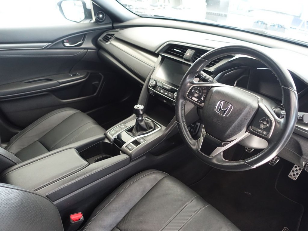 Used Honda Civic 2018 for sale - 76162990: Photo 3