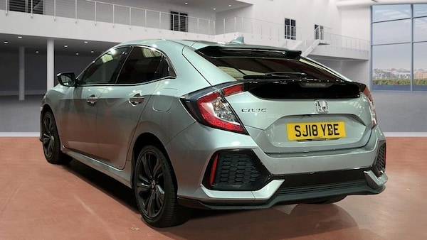 Used Honda Civic 2018 for sale - 76162990: Photo 3