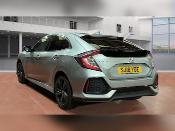 Used Honda Civic 2018 for sale - 76162990: Photo 3