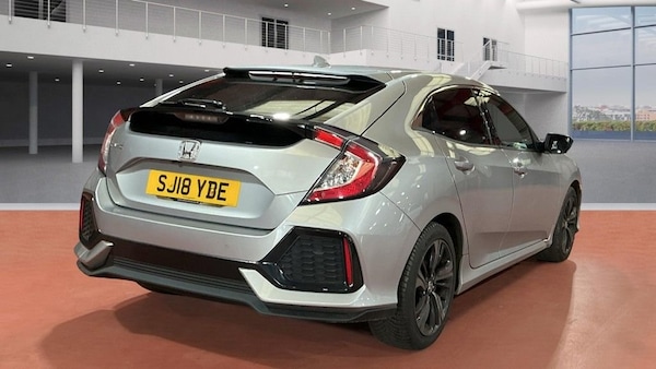 Used Honda Civic 2018 for sale - 76162990: Photo 4