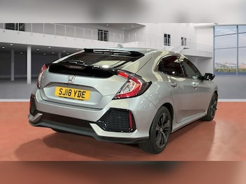 Used Honda Civic 2018 for sale - 76162990: Photo 4