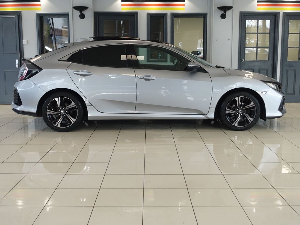 Used Honda Civic 2018 for sale - 76162990: Photo 7