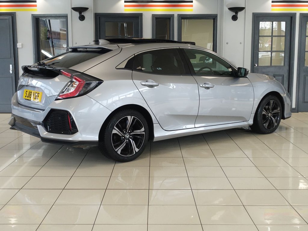 Used Honda Civic 2018 for sale - 76162990: Photo 8