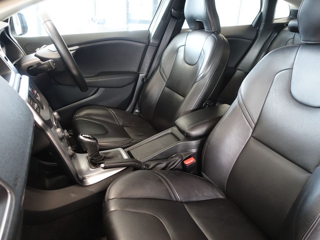 Used Volvo V40 2018 for sale - 76855228: Photo 14