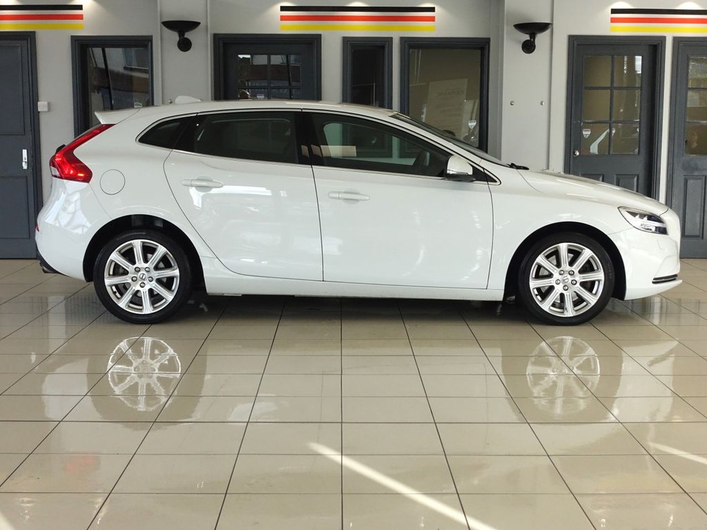 Used Volvo V40 2018 for sale - 76855228: Photo 2