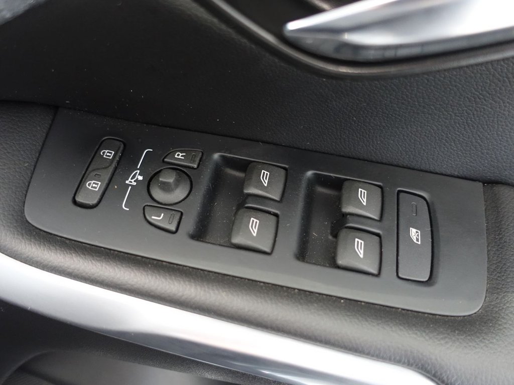 Used Volvo V40 2018 for sale - 76855228: Photo 29