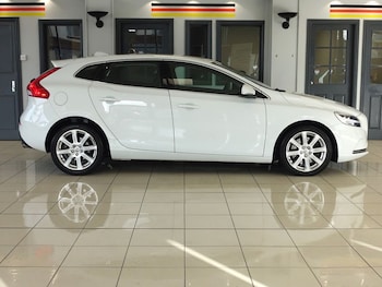 Used Volvo V40 2018 for sale - 76855228: Photo