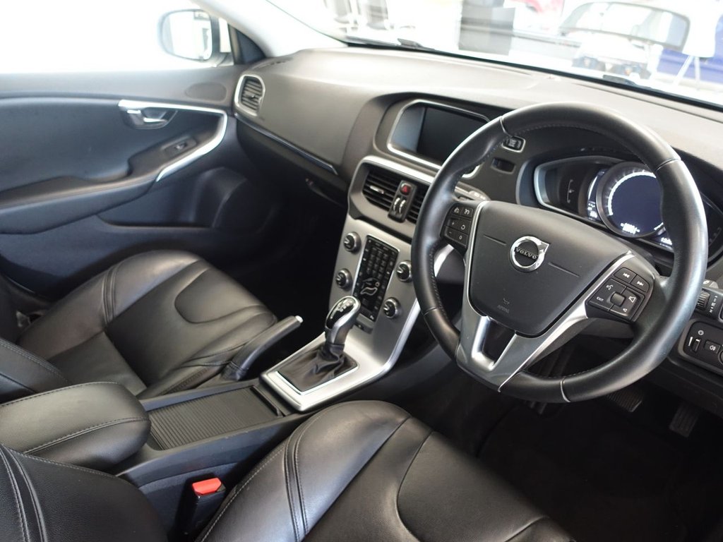 Used Volvo V40 2018 for sale - 76855228: Photo 3