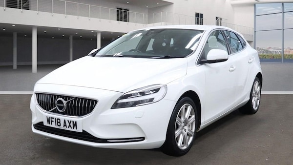 Used Volvo V40 2018 for sale - 76210684: Photo 2