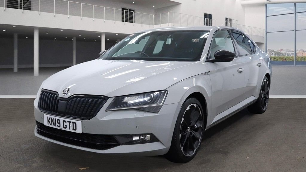 Used Skoda Superb 2019 for sale - 76454690: Photo 2