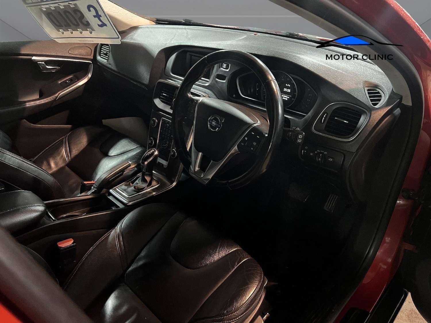 Used Volvo V40 2015 for sale - 77112945: Photo 10