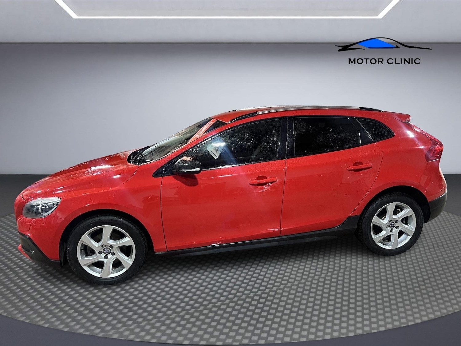 Used Volvo V40 2015 for sale - 77112945: Photo 2