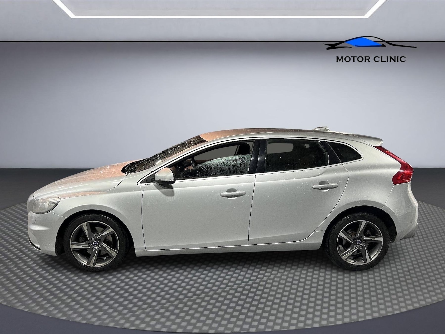 Used Volvo V40 2015 for sale - 77974288: Photo 2