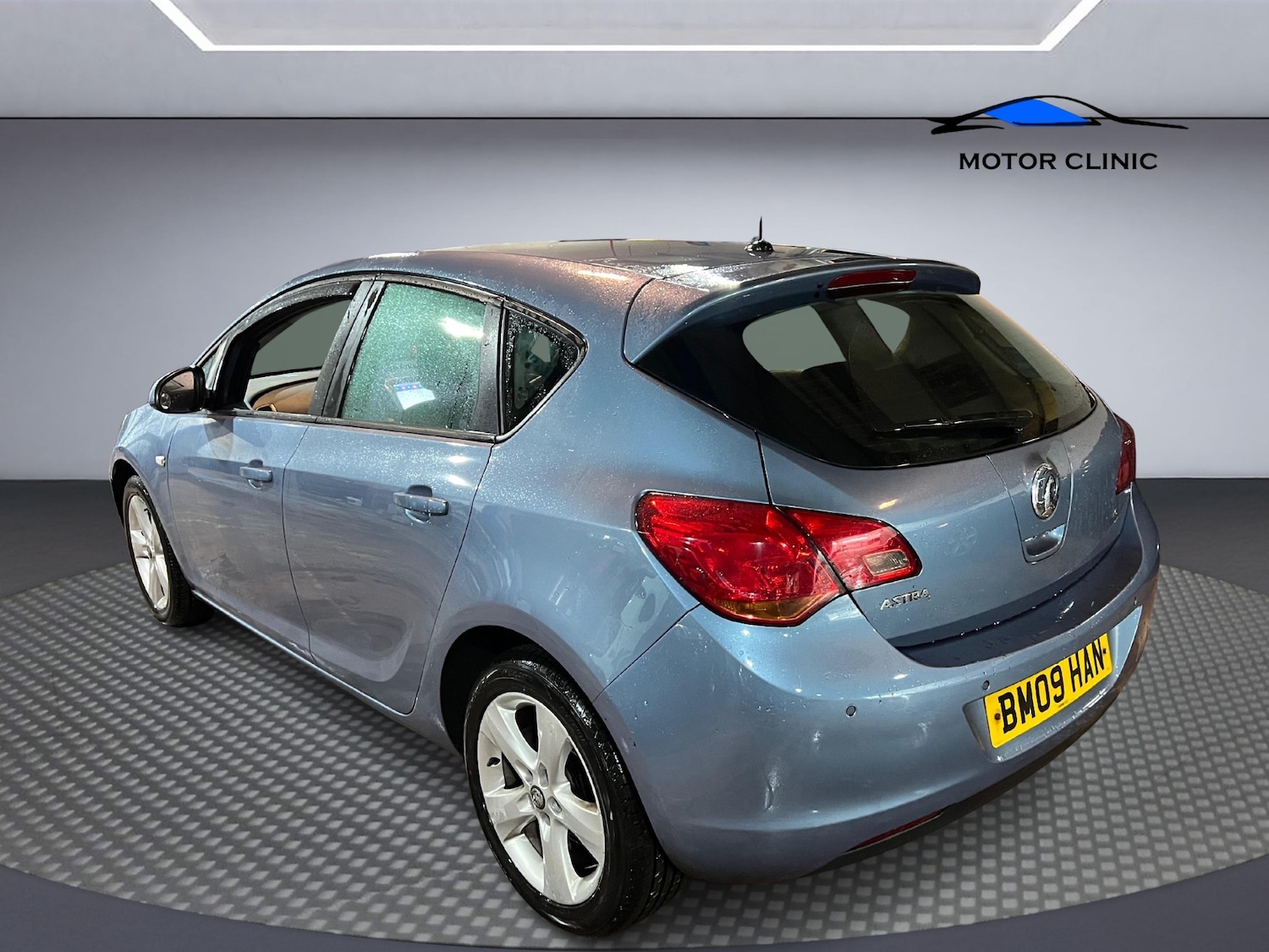 Used Vauxhall Astra 2010 for sale - 76672669: Photo 3