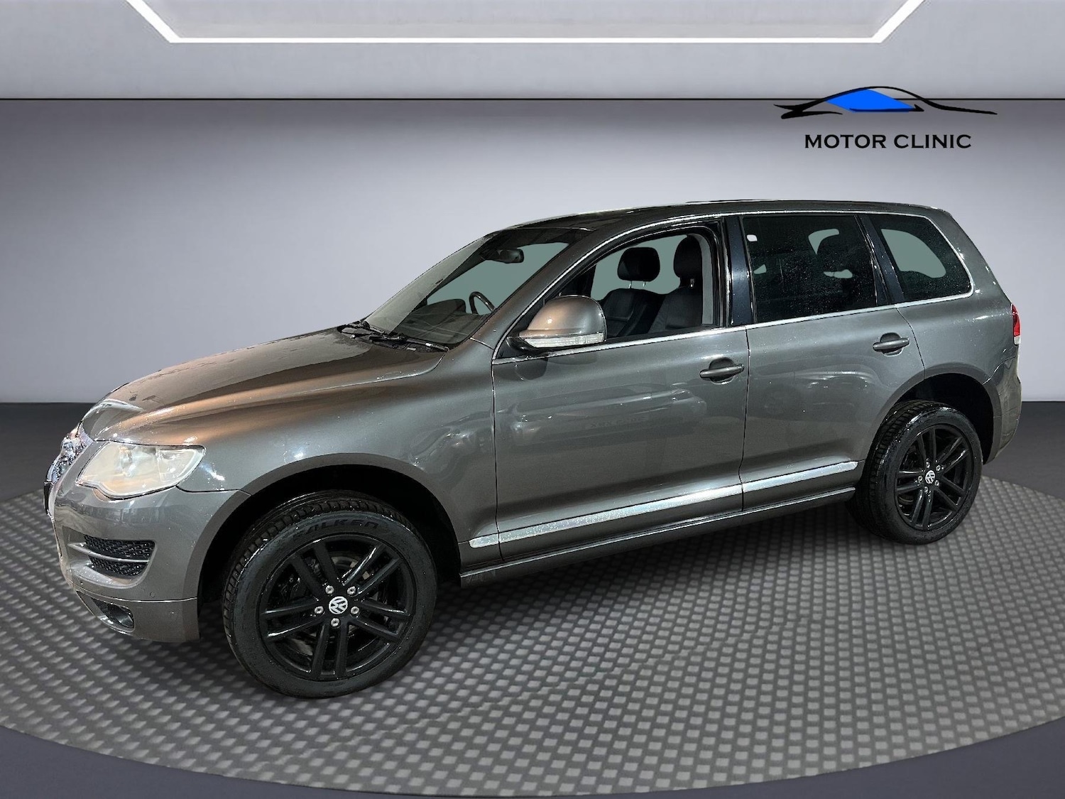 Used Volkswagen Touareg 2010 for sale - 76706111: Photo 2