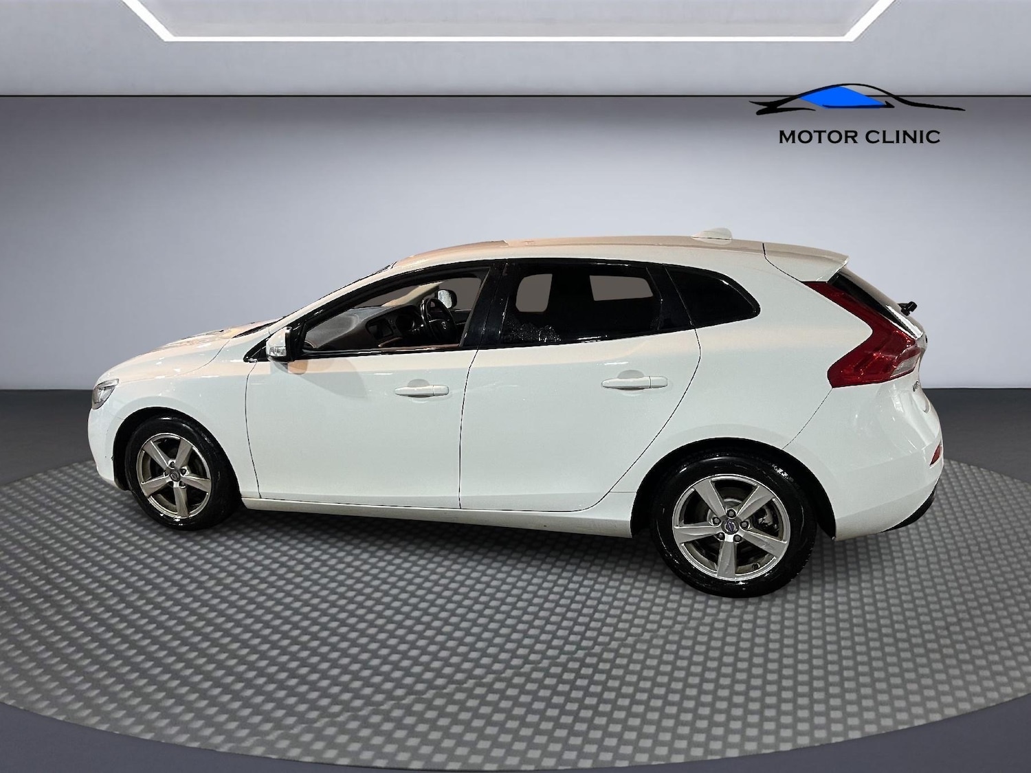 Used Volvo V40 2014 for sale - 76865117: Photo 2