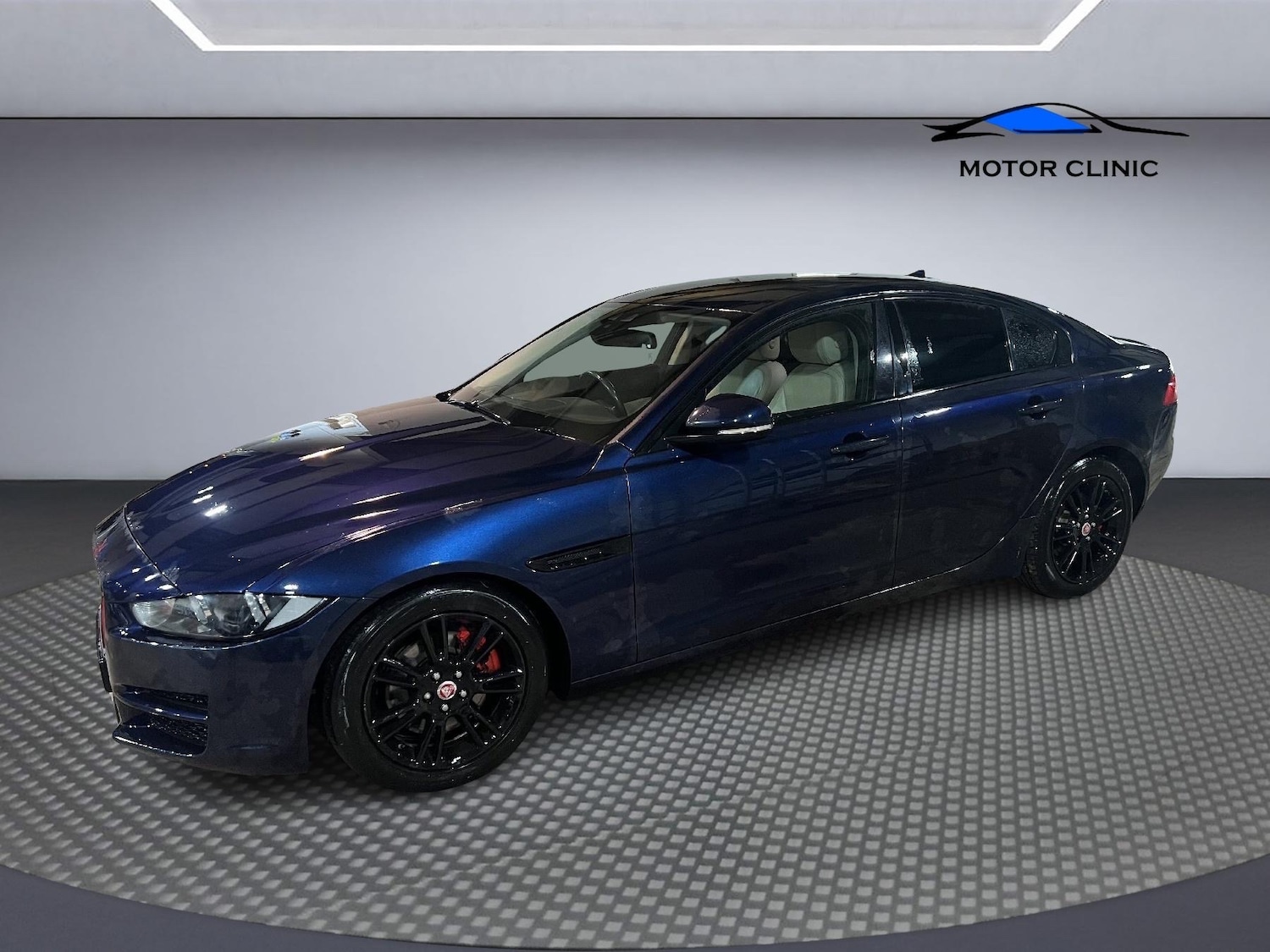 Used Jaguar XE 2016 for sale - 77429343: Photo 2
